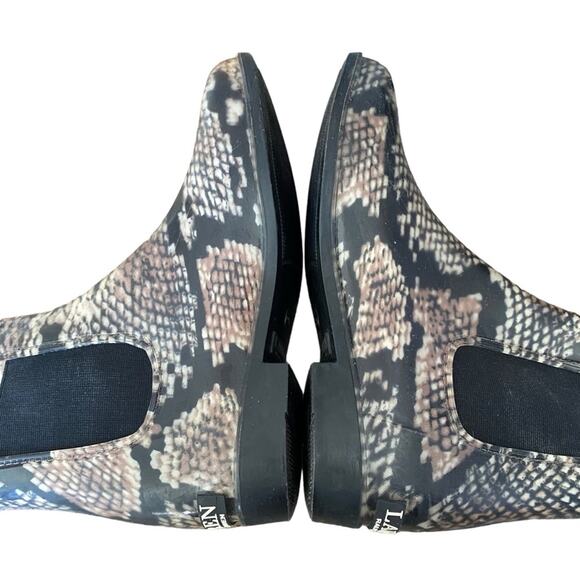 Lauren Ralph Lauren Tally Bo Rai Snakeskin Print Rubber Ankle Pull On Booties 9 - Picture 5 of 7